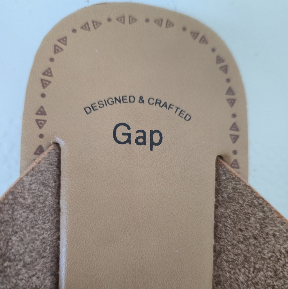 GAP Brown Sandals Criss-Cross Design Slip-On - Picture 2 of 10